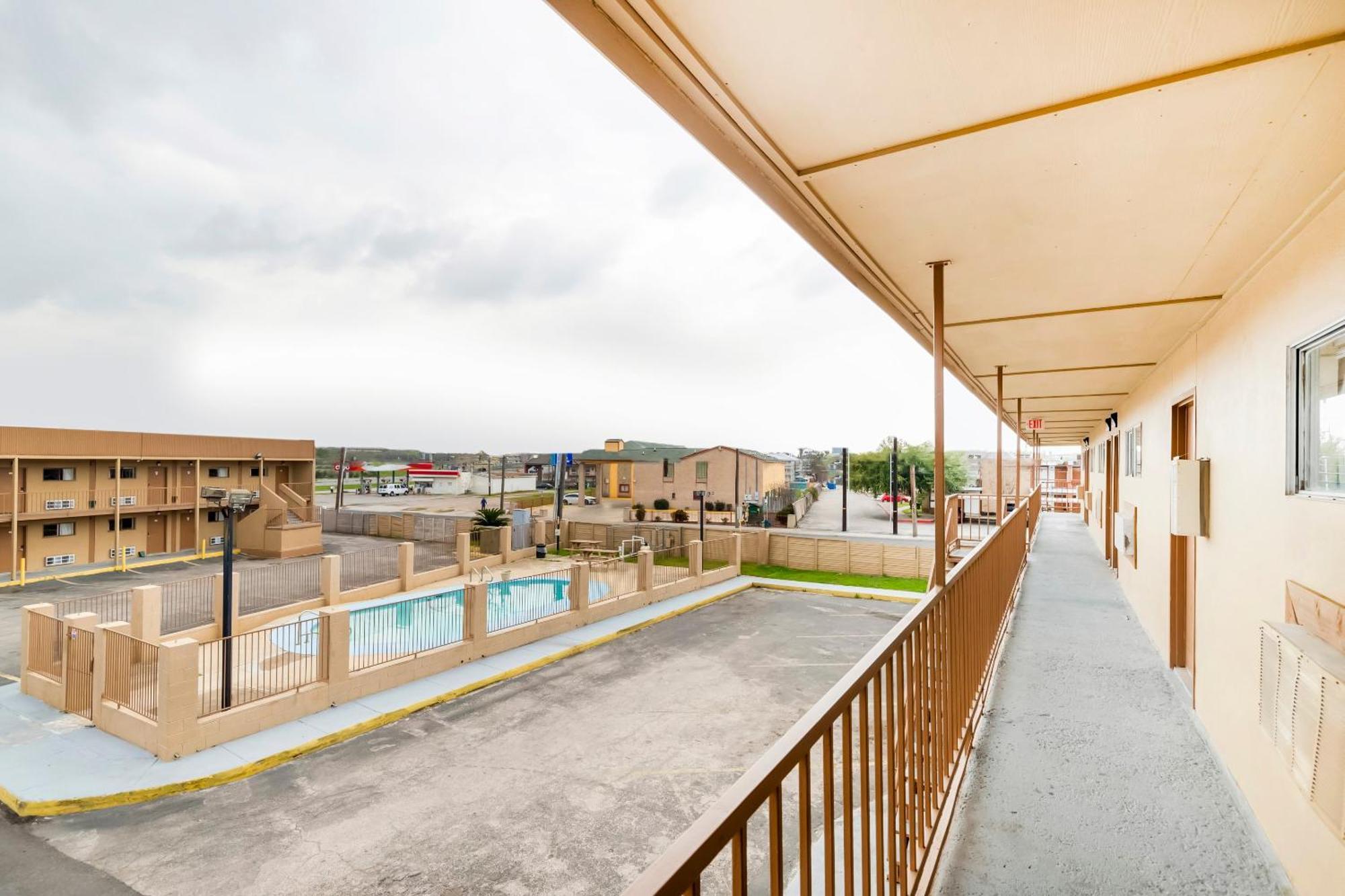 Oyo Hotel San Antonio Lackland Afb Seaworld Hwy 90 W Bagian luar foto