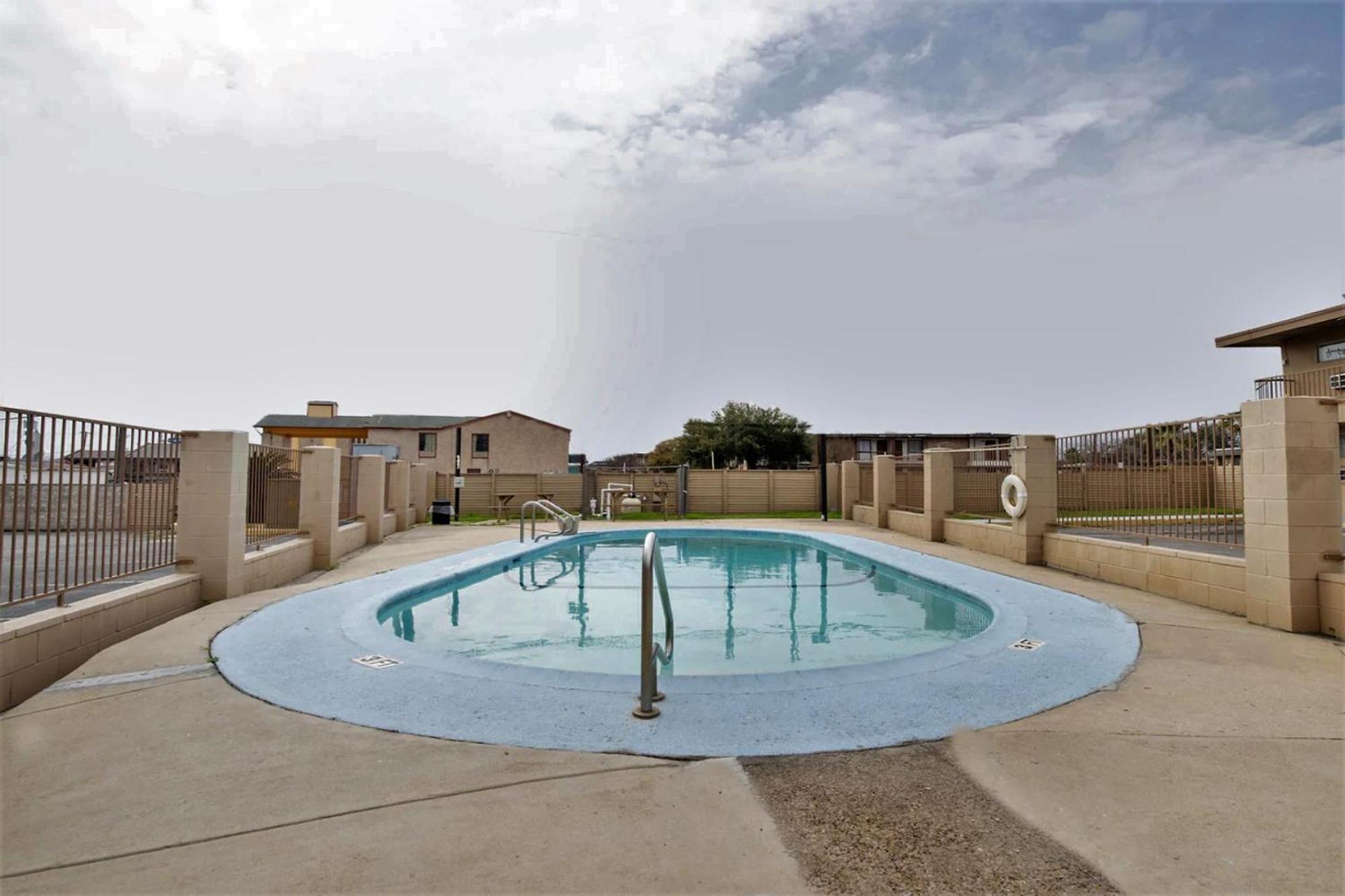 Oyo Hotel San Antonio Lackland Afb Seaworld Hwy 90 W Bagian luar foto