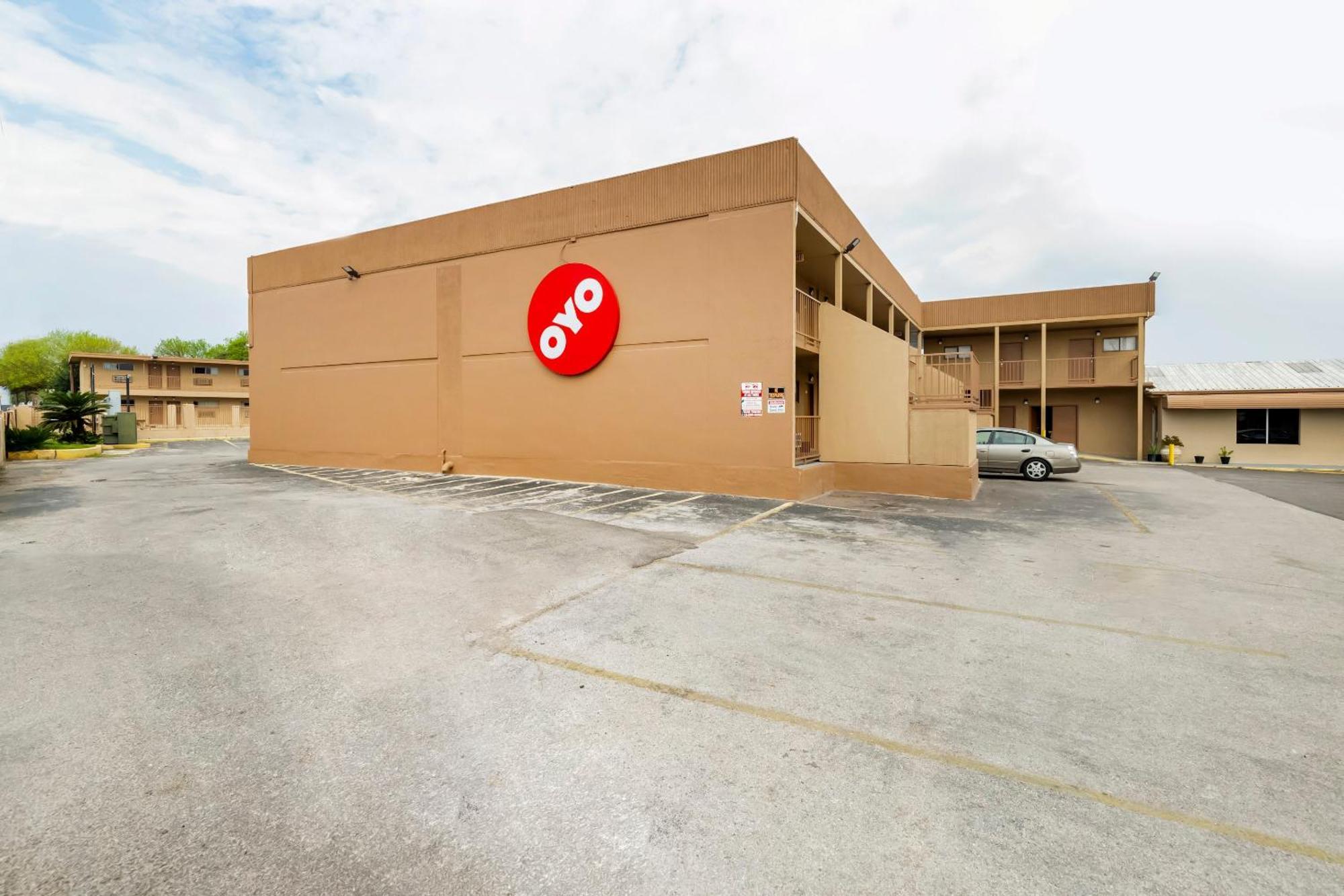 Oyo Hotel San Antonio Lackland Afb Seaworld Hwy 90 W Bagian luar foto