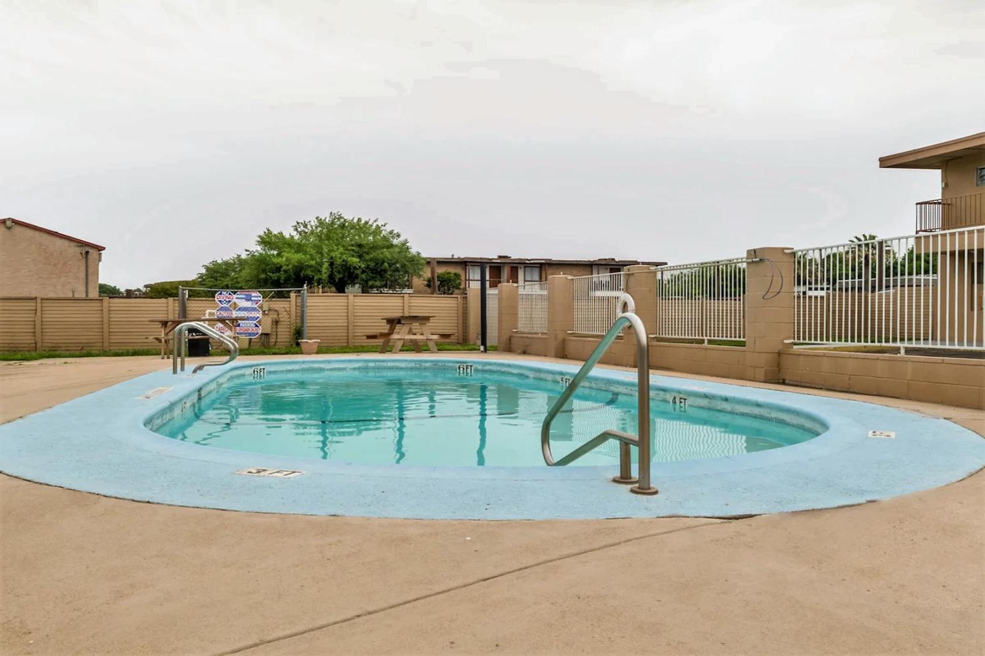 Oyo Hotel San Antonio Lackland Afb Seaworld Hwy 90 W Bagian luar foto
