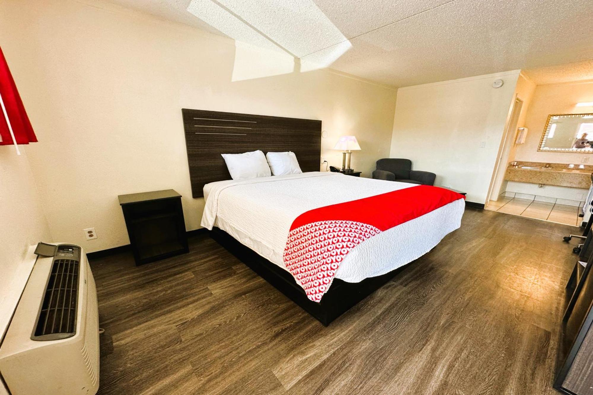 Oyo Hotel San Antonio Lackland Afb Seaworld Hwy 90 W Bagian luar foto