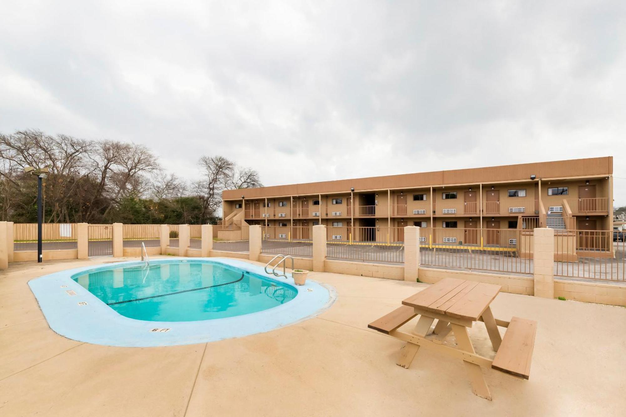 Oyo Hotel San Antonio Lackland Afb Seaworld Hwy 90 W Bagian luar foto