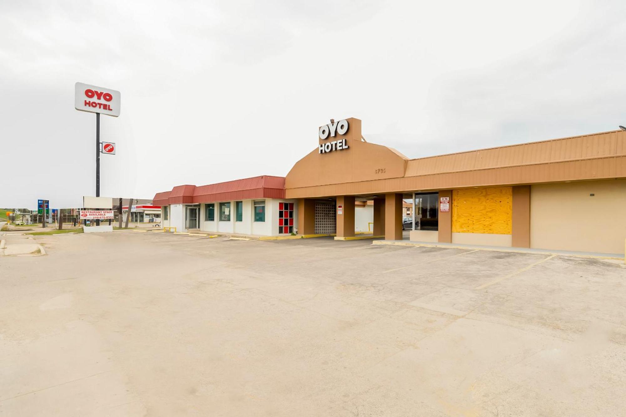 Oyo Hotel San Antonio Lackland Afb Seaworld Hwy 90 W Bagian luar foto