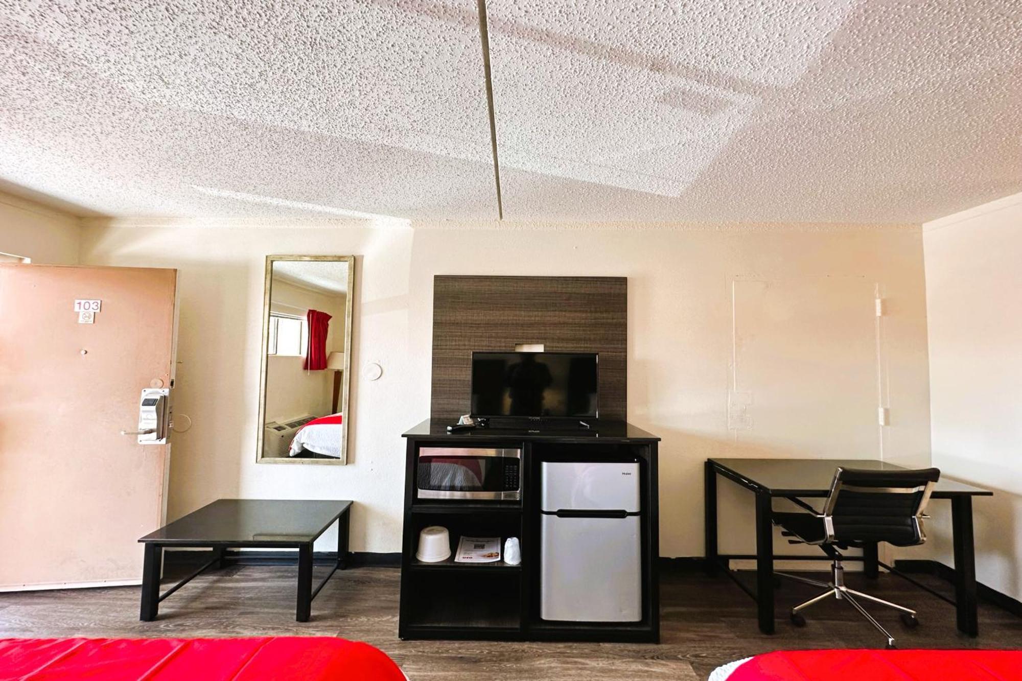 Oyo Hotel San Antonio Lackland Afb Seaworld Hwy 90 W Bagian luar foto
