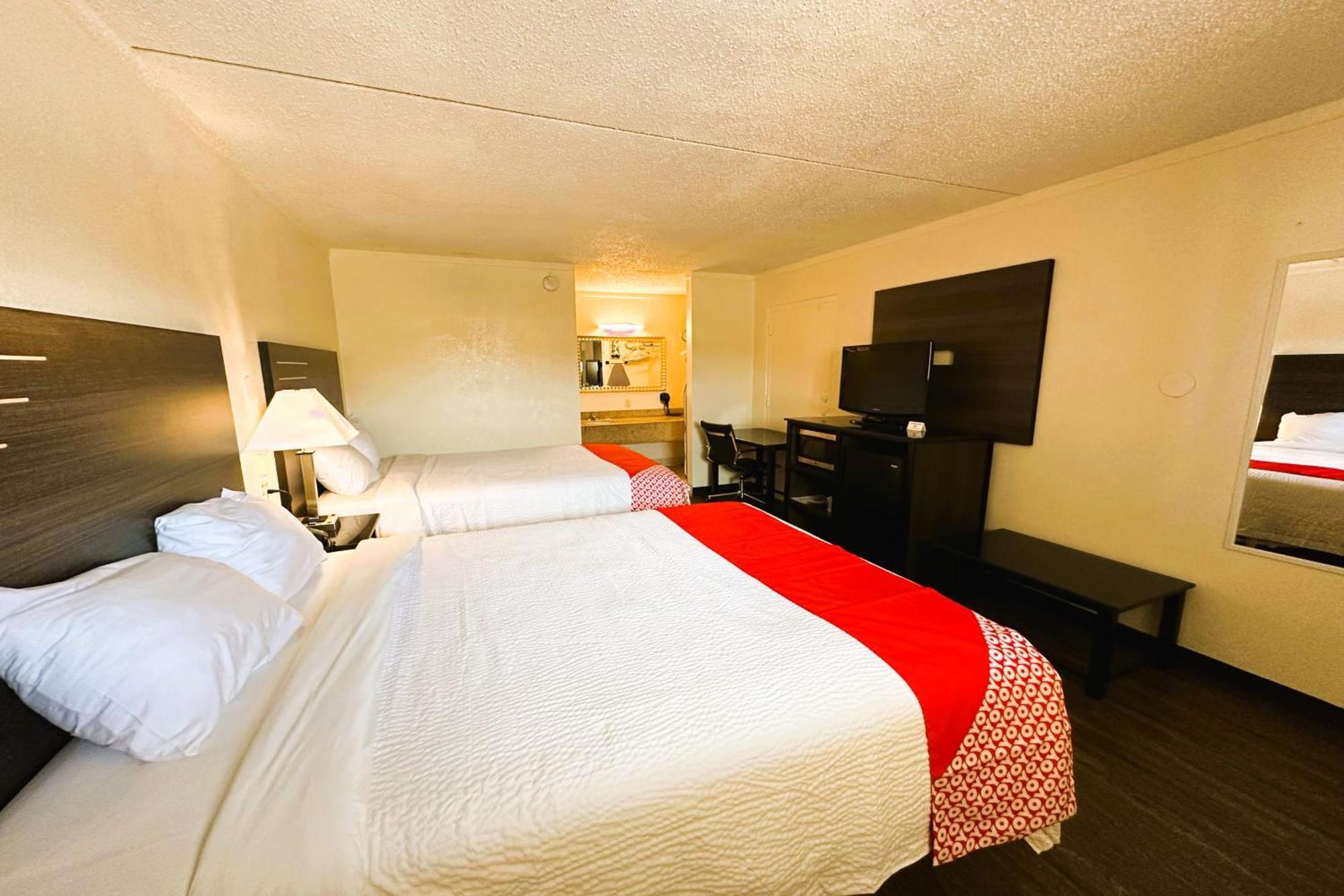 Oyo Hotel San Antonio Lackland Afb Seaworld Hwy 90 W Bagian luar foto