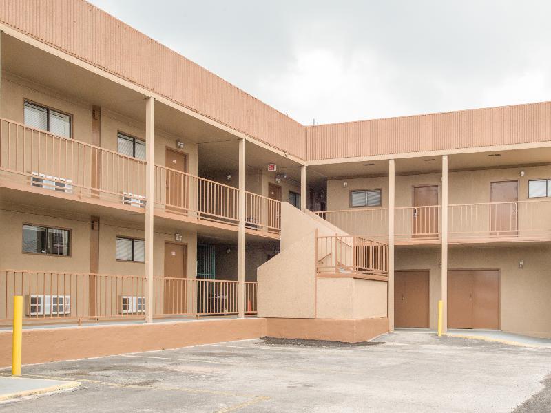 Oyo Hotel San Antonio Lackland Afb Seaworld Hwy 90 W Bagian luar foto